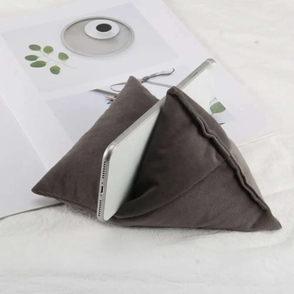 الوسائد المخملية حامل هاتف المحمول متعدد الوظائف الجلد ودية مثلث حامل هاتف وسادة المحمولة لينة النسيج رف الهاتف