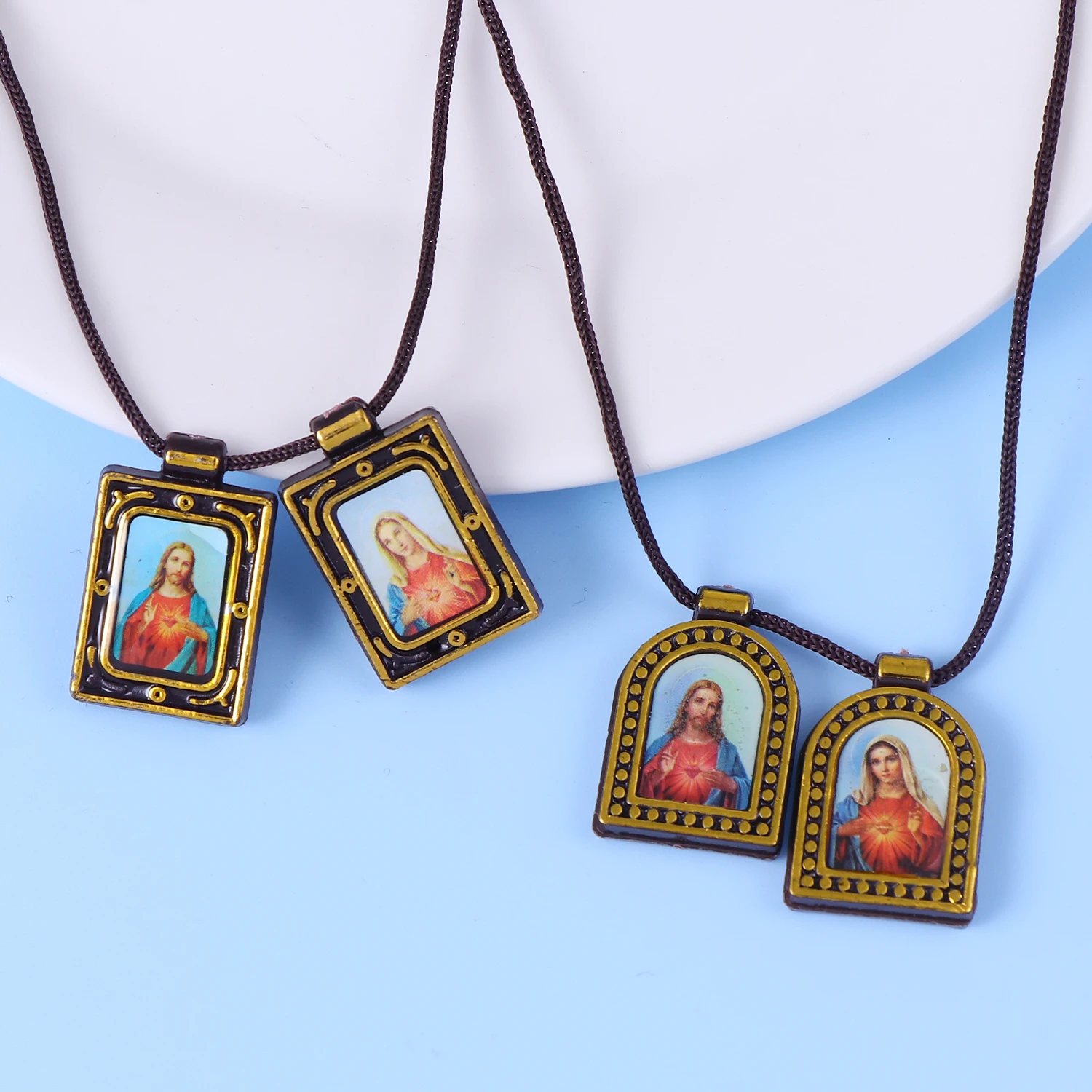 2Set Various Shapes Catholic Necklaces Simple Rope Chain With Virgin Jesus Photo Plastic Pendant Random Pattern Cross Pendant