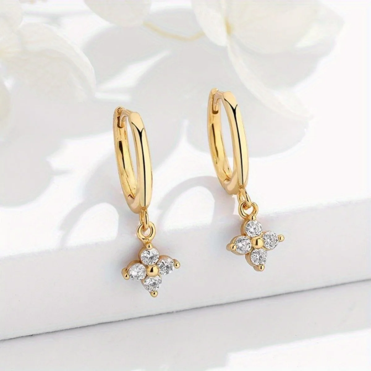 European And American Fashion Light Luxury Personalized Flower Four-Leaf Clover Earrings Women's Niche Design High-End Exquisite image 3
