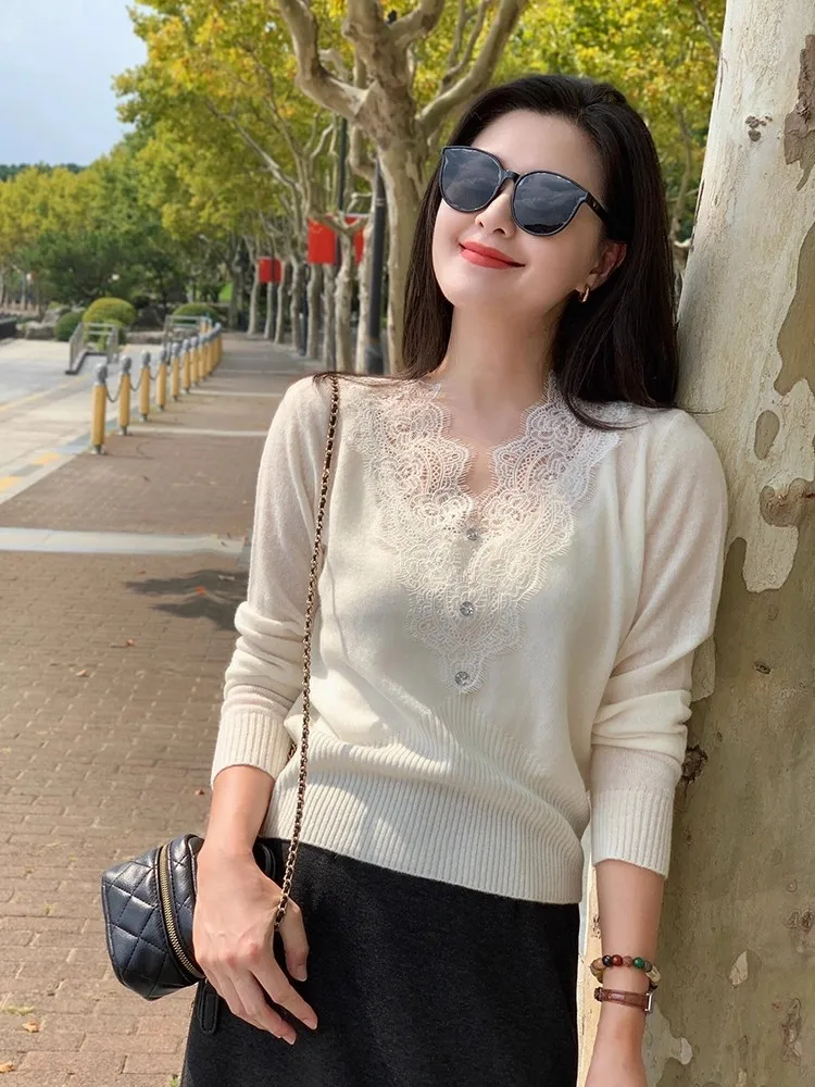 

Французский трикотажный топ с длинным рукавом и кружевным V-образным вырезом для женщин, базовый слой для осени и зимы, элегантный и высококачественный.