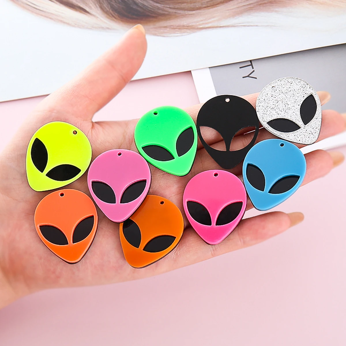 

14pcs seven color alien DIY jewelry accessories suitable for handmade jewelry pendants