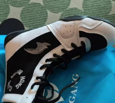 

2025 Professional Gym Wearable Anti-Slip Training Sneakers Boxing Wrestling Fighting Shoes Multifunctional Sneakers