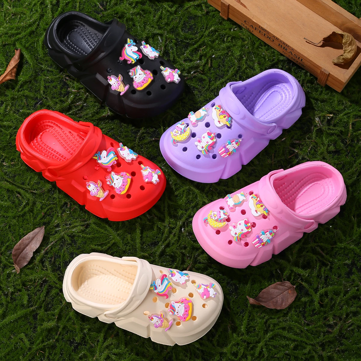 Girls Trendy Comfortable Clogs With Luminous Cartoon Unicorn Charms, Breathable Non-slip Clogs For Indoor Outdoor Beach Pool