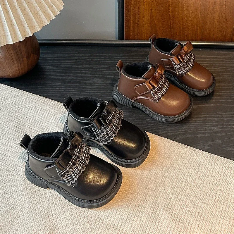 

Туфли на плоской подошве для девочек, элегантные детские ботильоны в корейском стиле, милые банты, новинка зимы 2024, детские ботинки принцессы с круглым носком, замшевые, теплые, мягкие