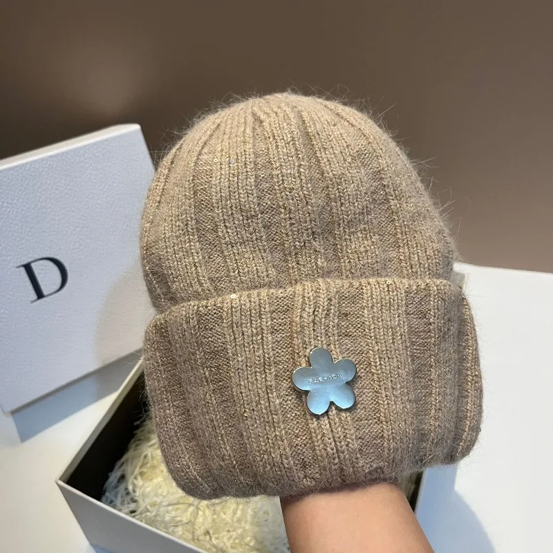 ​ ​ جديد الخريف الشتاء الأرنب الفراء متماسكة قبعة مع زهور الترتر حماية الأذن قبعة صغيرة دافئة ​ ​