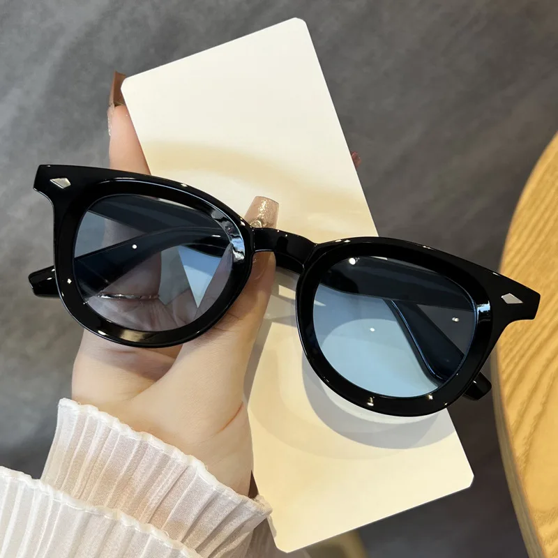 Luxury Brand Designer Small Frame Sunglasses Women For Men Popular Sun Glasses Vintage Punk Shade Rivet Concave Frame Eyeglasses