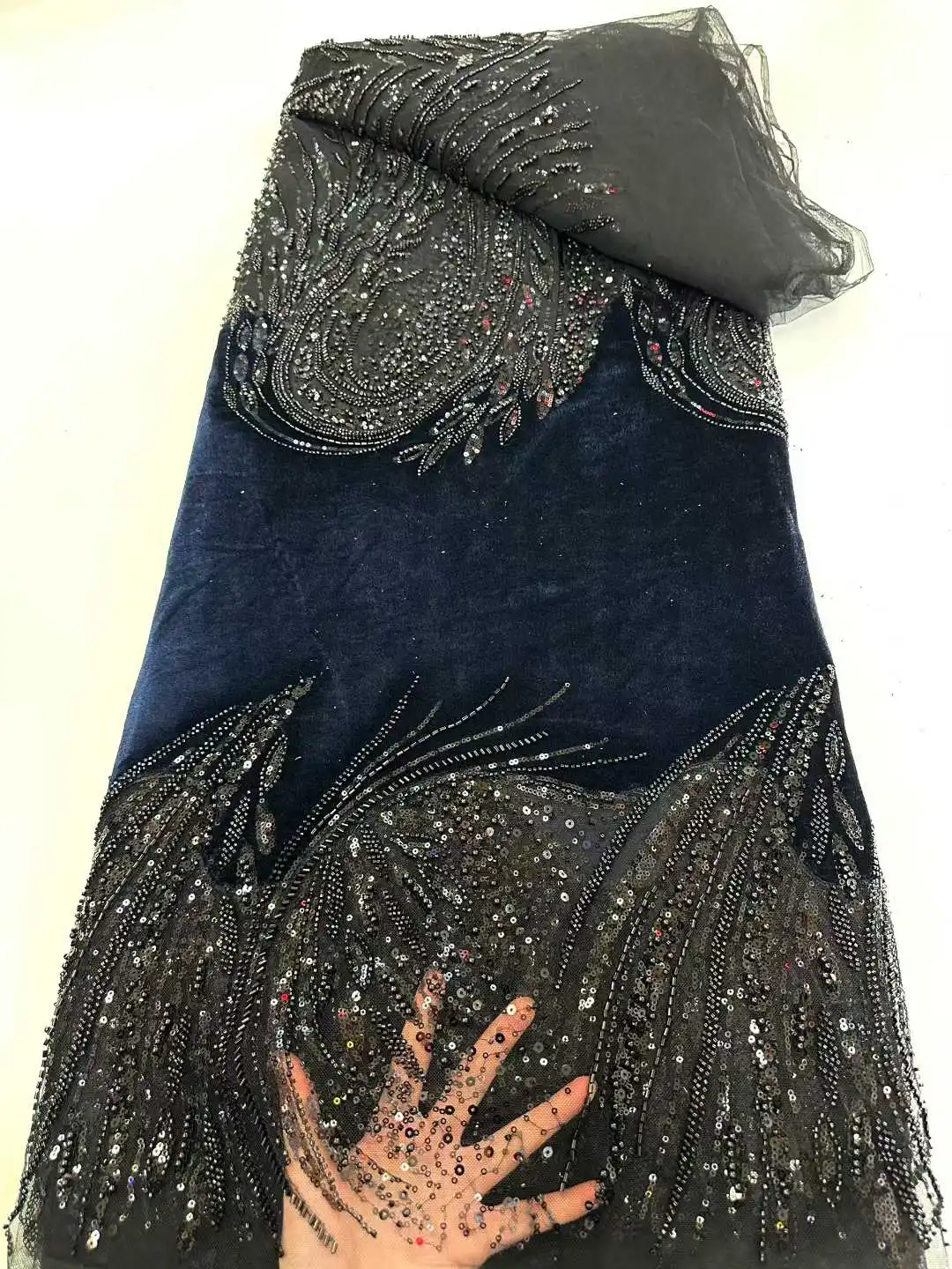 

2025 новейшая африканская бархатная кружевная ткань высокого качества, расшитая бисером и блестками, кружевная бархатная кружевная ткань с вышивкой для свадебных платьев