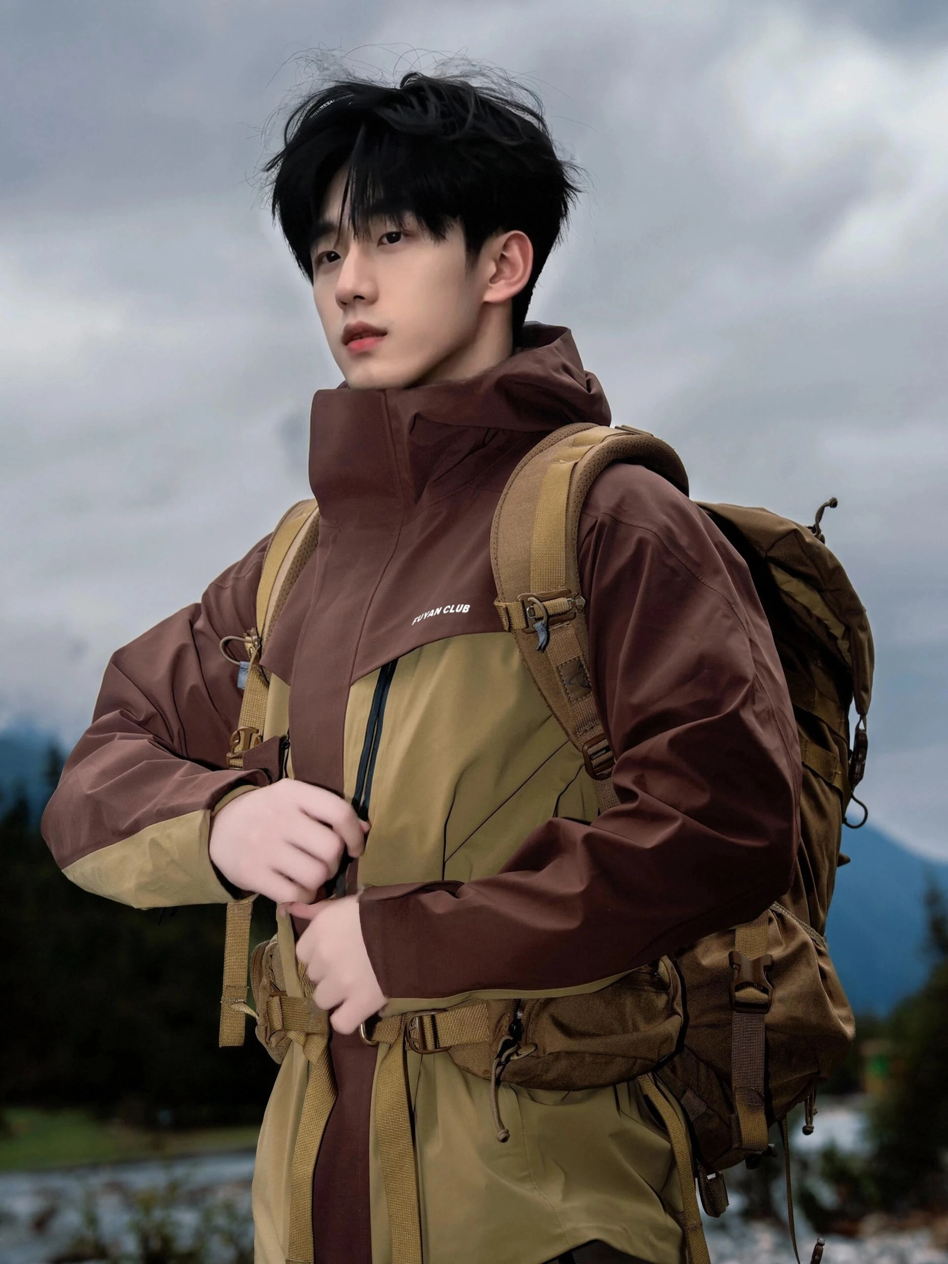 

Коричневая женская водонепроницаемая куртка для активного отдыха 3-в-1 Fuyan: городской стиль, свободный крой, длинный рукав, на молнии