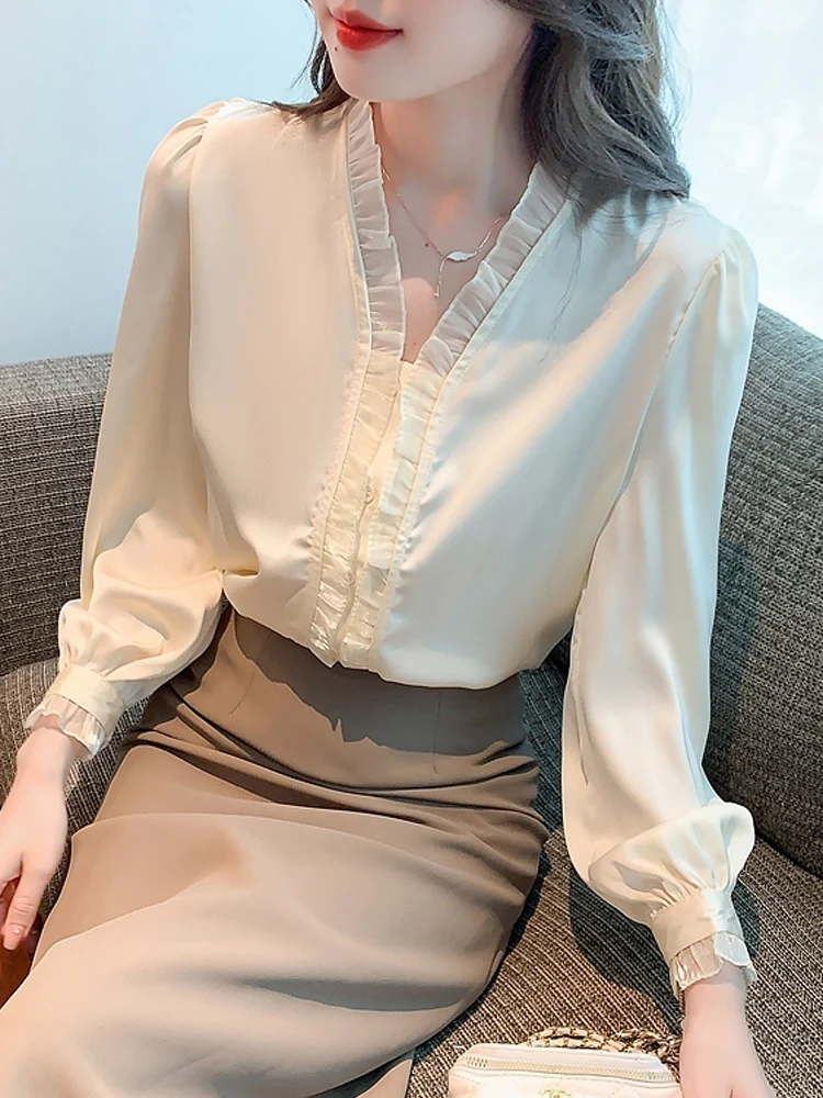 

Женская шифоновая блузка абрикосового цвета с длинным рукавом и V-образным вырезом