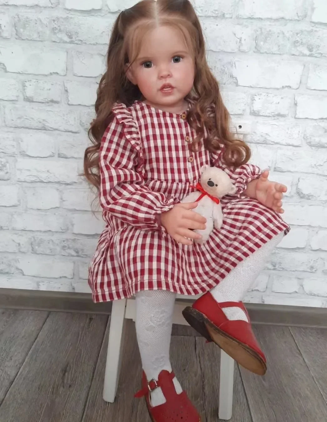 DLS Limited Supply 28''/80cm Reborn Baby Cressida Duża Dziewczynka z Ręcznie Wszytymi Długimi Brązowymi Włosami i Różnymi Sukienkami