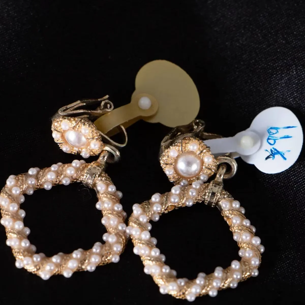 Druckknopf-Ringanhänger aus PVC in Goldweiß, Schmuckanhänger, Halsketten-Verpackungsetikett, Kunststoff-Geschenkanhänger, Vinyl-Knopfclip-Verschluss – Detail 6