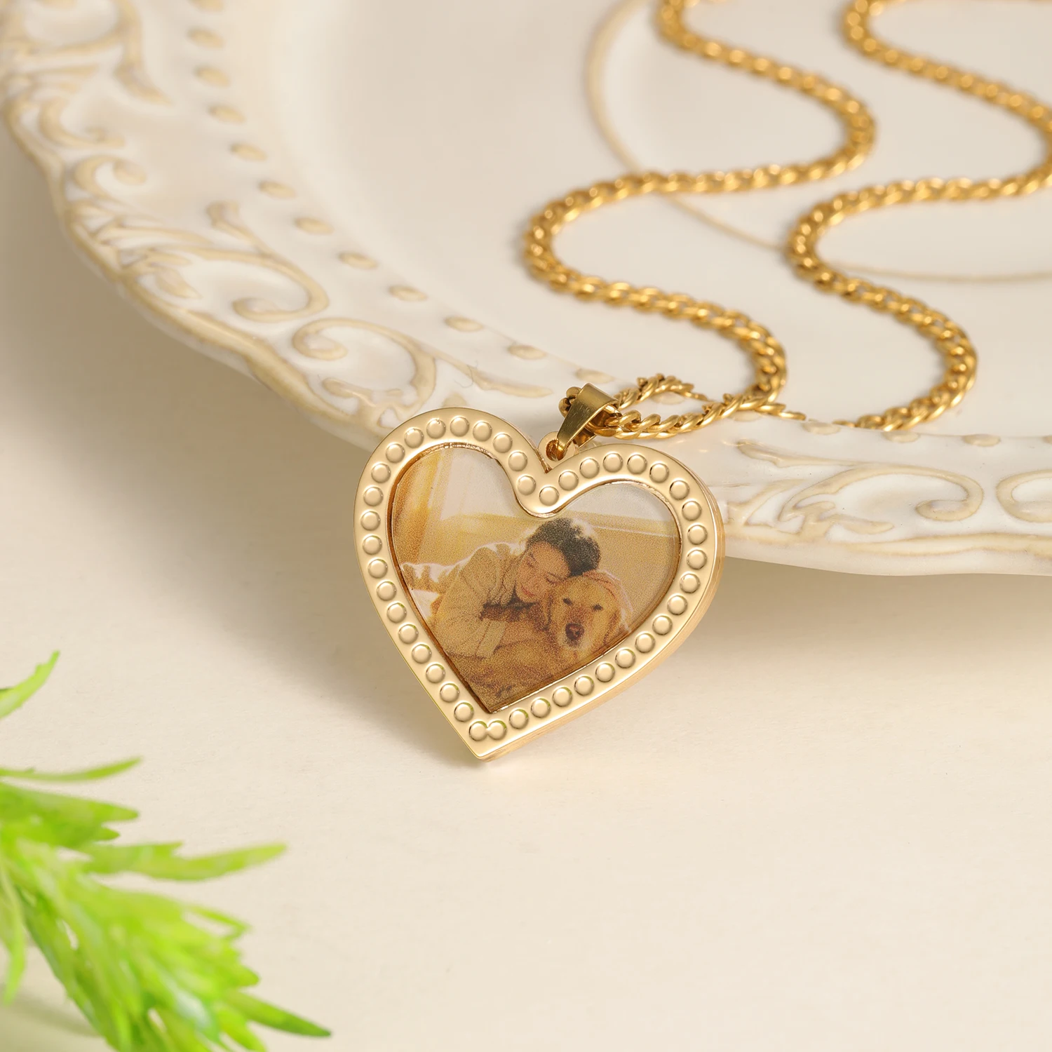 

Custom Heart Photo Necklace Picture Pendant 18K Gold Plated Stainless Steel Polka Dot Engraved Memorial Jewelry Gift for Her Mom