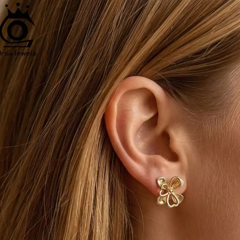 

ORSA JEWELS Серьги-гвоздики из стерлингового серебра 925 пробы с цветочным узором для женщин, простые элегантные серьги с цветочным узором, ювелирные изделия, подарок на вечеринку APE156