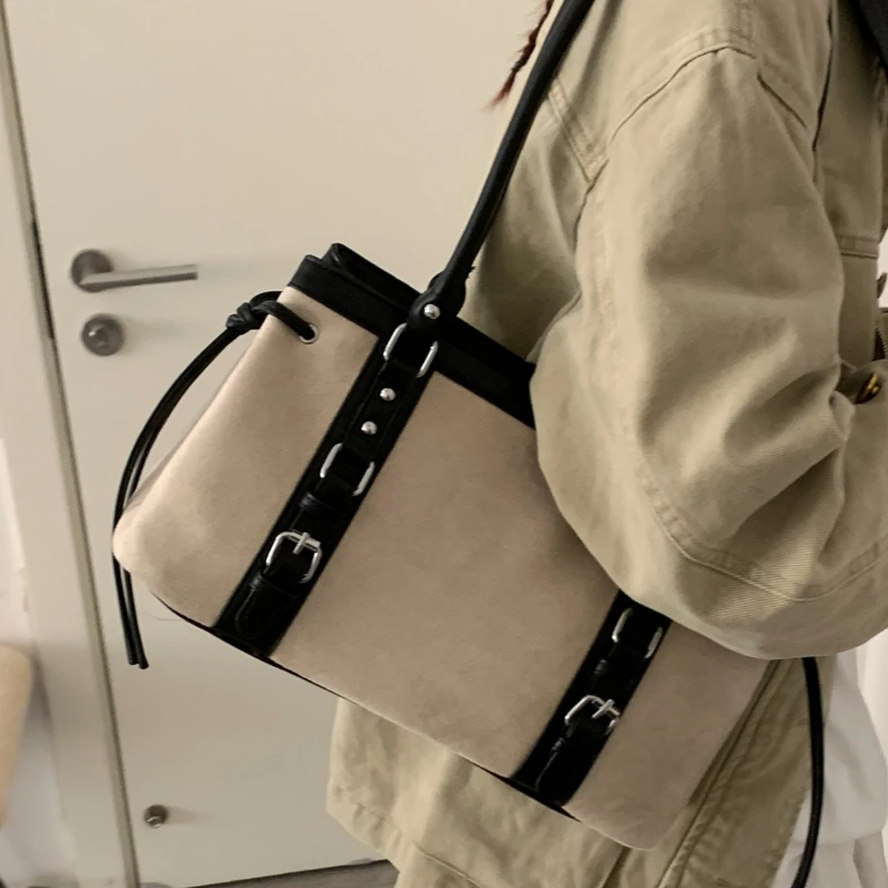 bolsa-de-ombro-vintage-simples-em-suede-tote-de-alto-padrao-para-mulheres-grande-capacidade-bolsa-casual-para-escritorio-e-deslocamento-design-retro