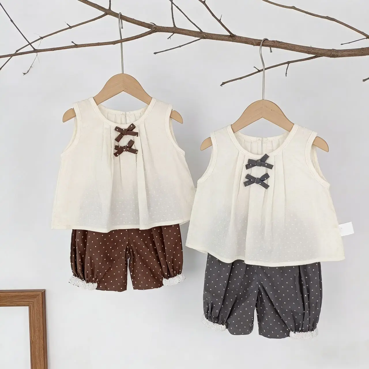 

2026 Summer New Children Sleeveless Clothes Set Girls Cute Thin Bow Tops + Polka Dot Pants 2pcs Suit Toddler Cotton Outfits