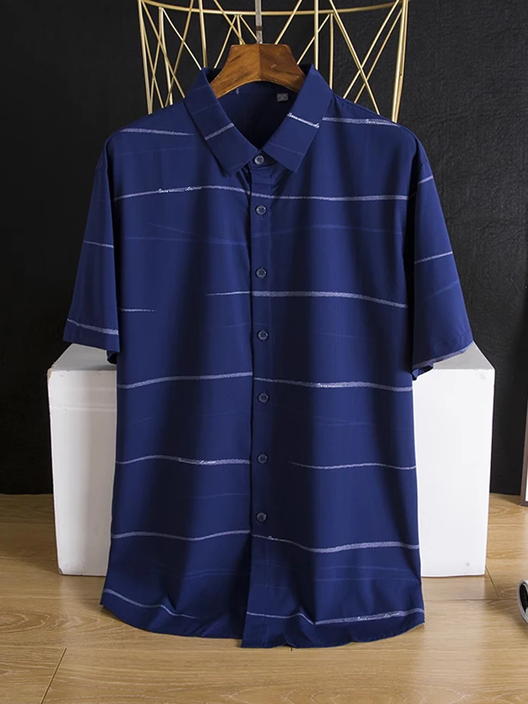 

Высококачественная повседневная рубашка из ледяного шелка, удобная, дышащая, летняя, с коротким рукавом, мужская, деловая, повседневная, модная, в полоску, D...