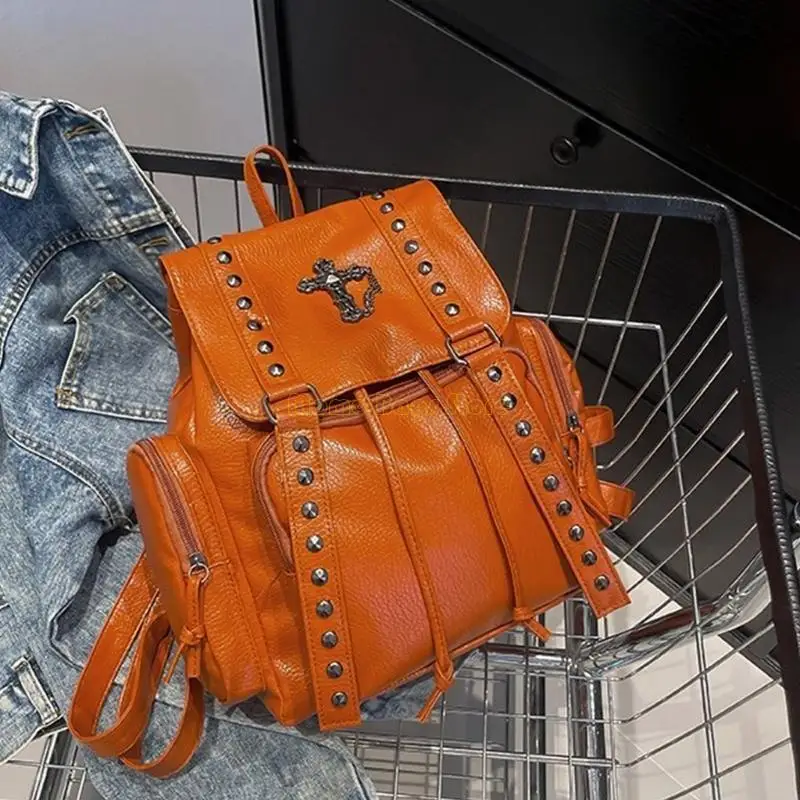 X90D Casual School Bag PU Leather Backpack dengan Rivet Detail Esthetic Rucksack