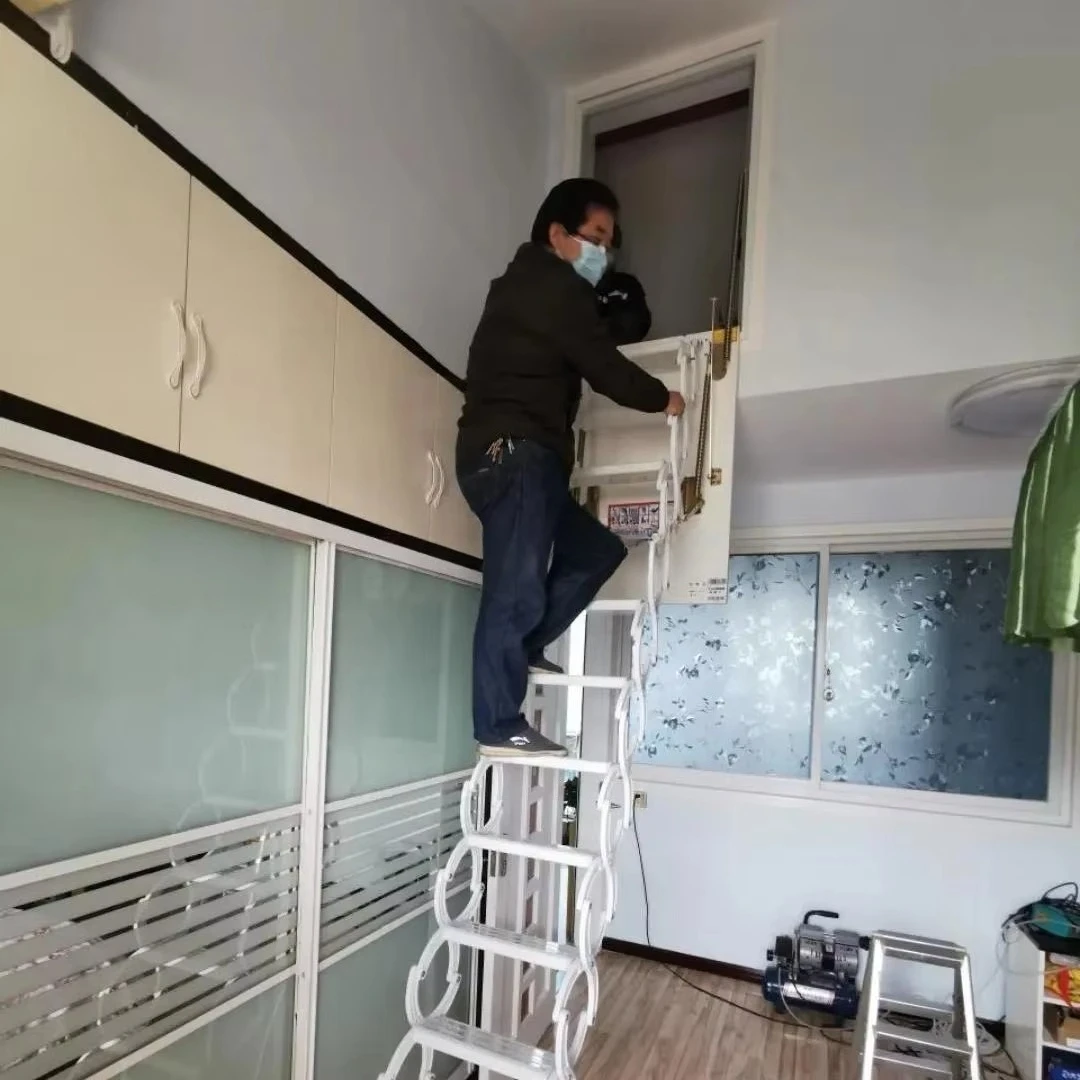 Échelle extensible d'intérieur automatique en acier, escaliers de grenier pour villas, duplexes, escalier télescopique pliant Invisible