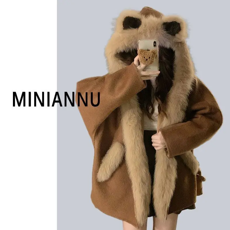 Dwustronny płaszcz wełniany z kapturem dla kobiet na zimę 2025, nowy, luźny i uroczy płaszcz z bawełny z uszami owiec, idealny do dojazdów do pracy.