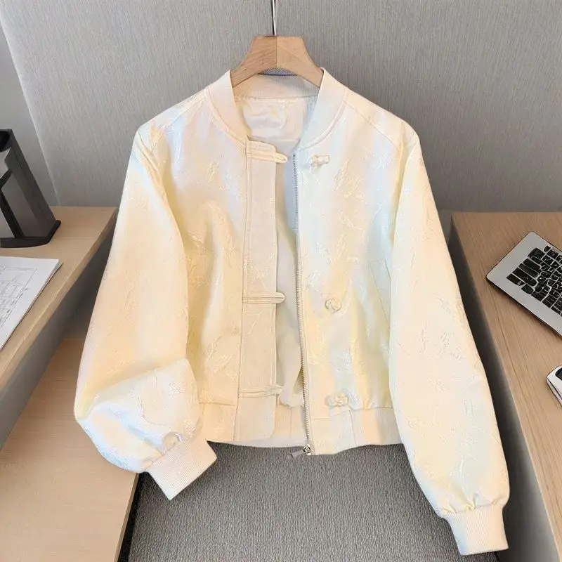 Nowa damska kurtka bejsbolówka w stylu chińskim na wiosnę i jesień, nowy styl, zapinana na guziki, z żakardowym wzorem.