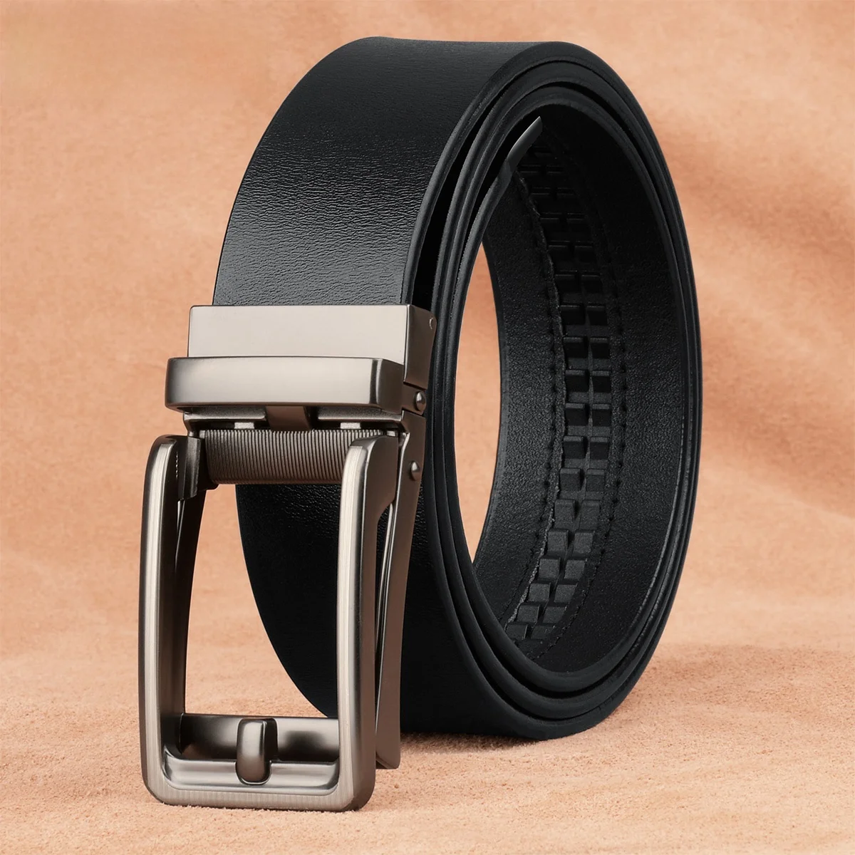 メンズカジュアルレザーベルト　おしゃれなヤングアダルト向け　トップレイヤー牛革ベルト　トレンドビジネススーツベルト　合金製自動バックル