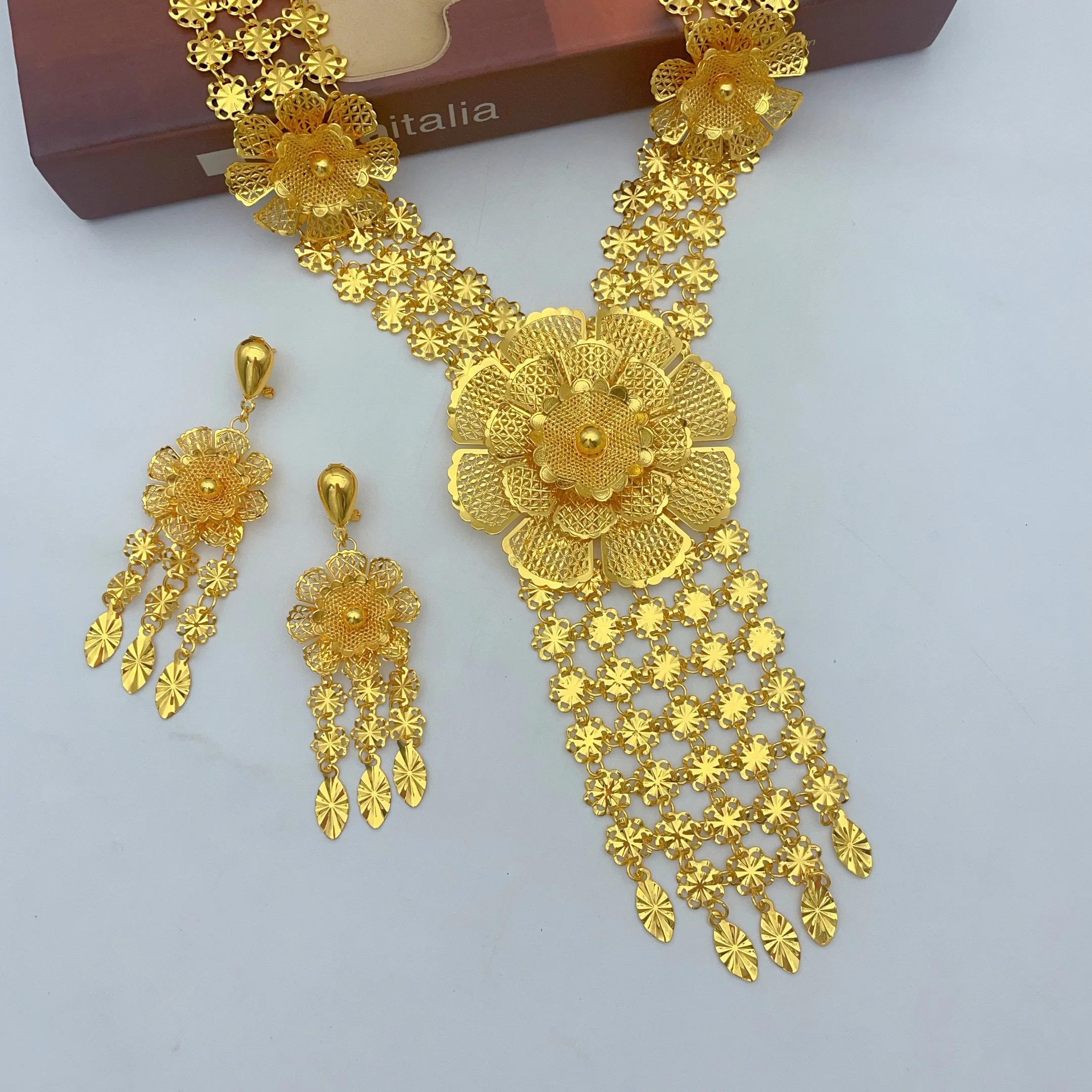 Luxuriöses Indisches 24k Goldfarbenes Langes Blumen-Halsketten- und Ohrring-Set für Bräute, Dubai Äthiopischer Schmuck, Ohrringe für Bankette und Geschenke – Detail 5