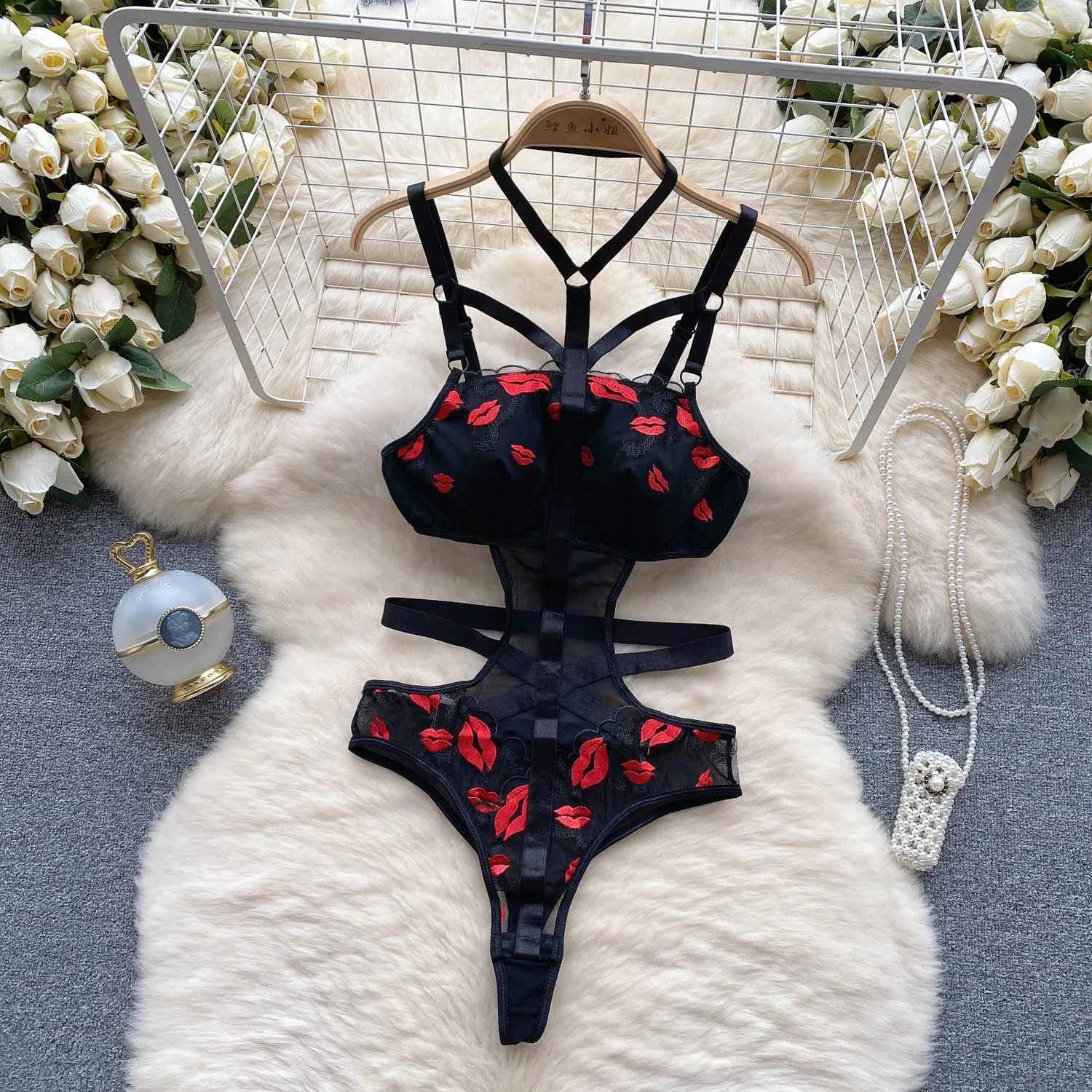 Women Hotsweet Hollow Out Vintage Halter Lipstick Embroidered Bodysuits Jumpsuits Slim Top Rompers Summer Beach Sexy Clothing