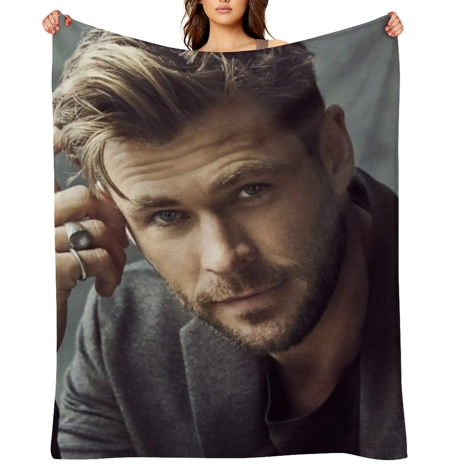 

chris hemsworth Throw Blanket christmas gifts Luxury St Beach Decorative Sofas Blankets