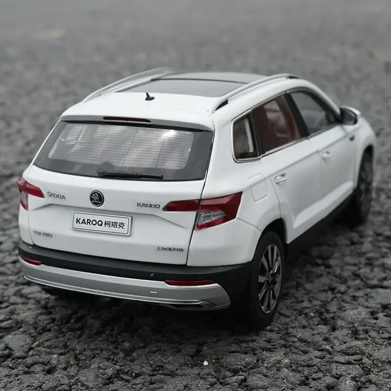 28CM 1:18 Scale New Skoda Karoq Alloy Car Model Diecast Metal Vehicle Toy Collection Collectible