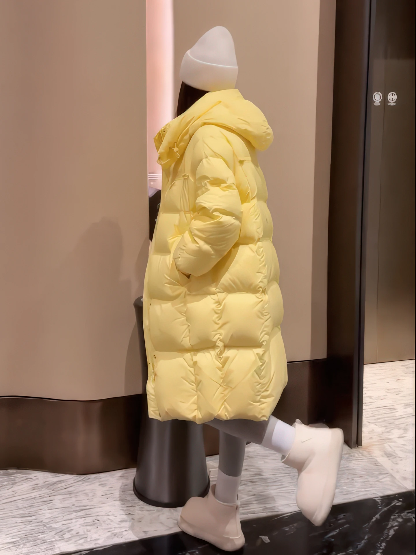 

Желтый пуховик с капюшоном, женский зимний теплый свободный длинный пуховик в корейском стиле, стандартный крой, с белым пуховым наполнителем, на молнии...