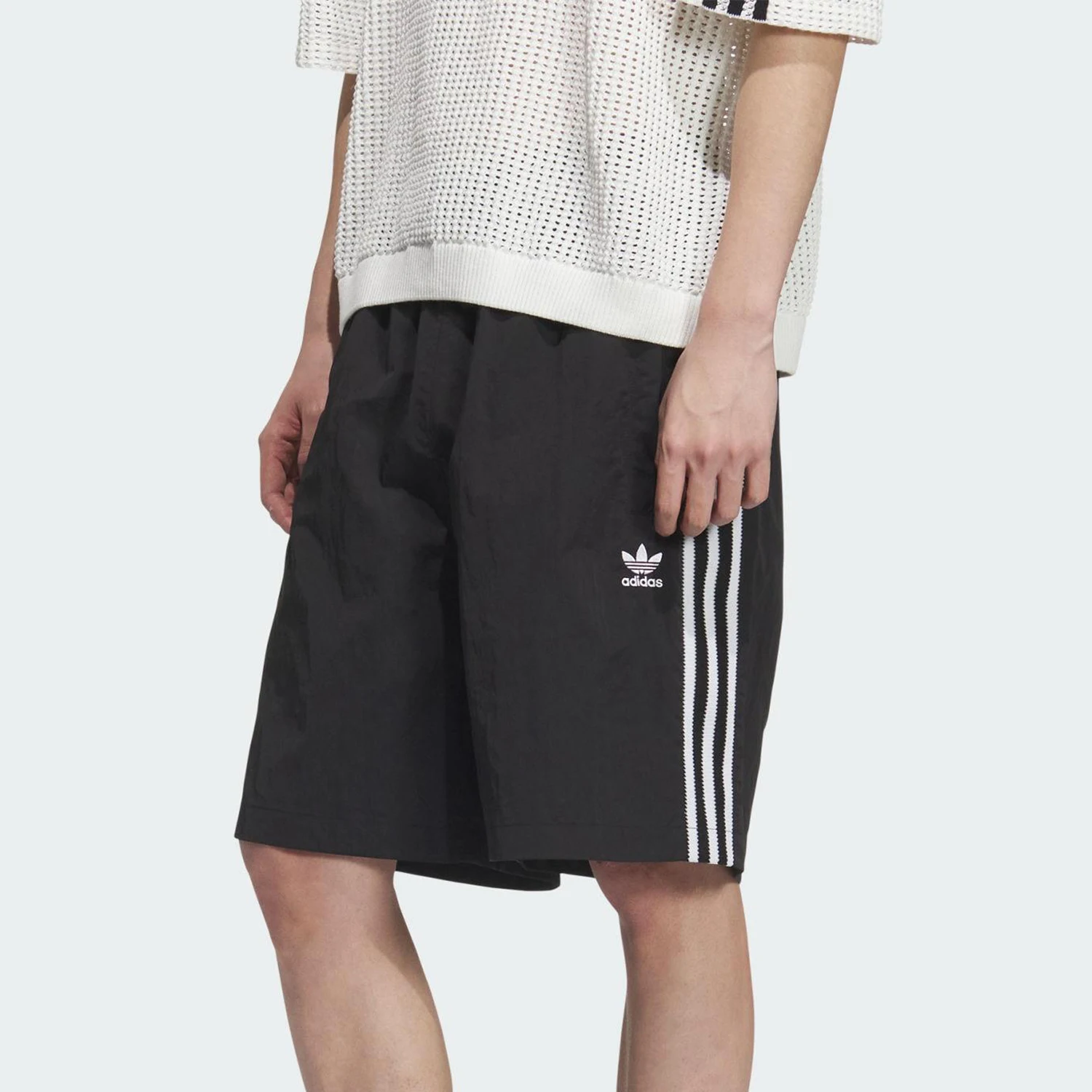 pantalones-cortos-deportivos-de-estilo-futbol-para-hombre-de-la-marca-adidas-con-diseno-de-trebol-y-tejido-casual-modelo-kc0154