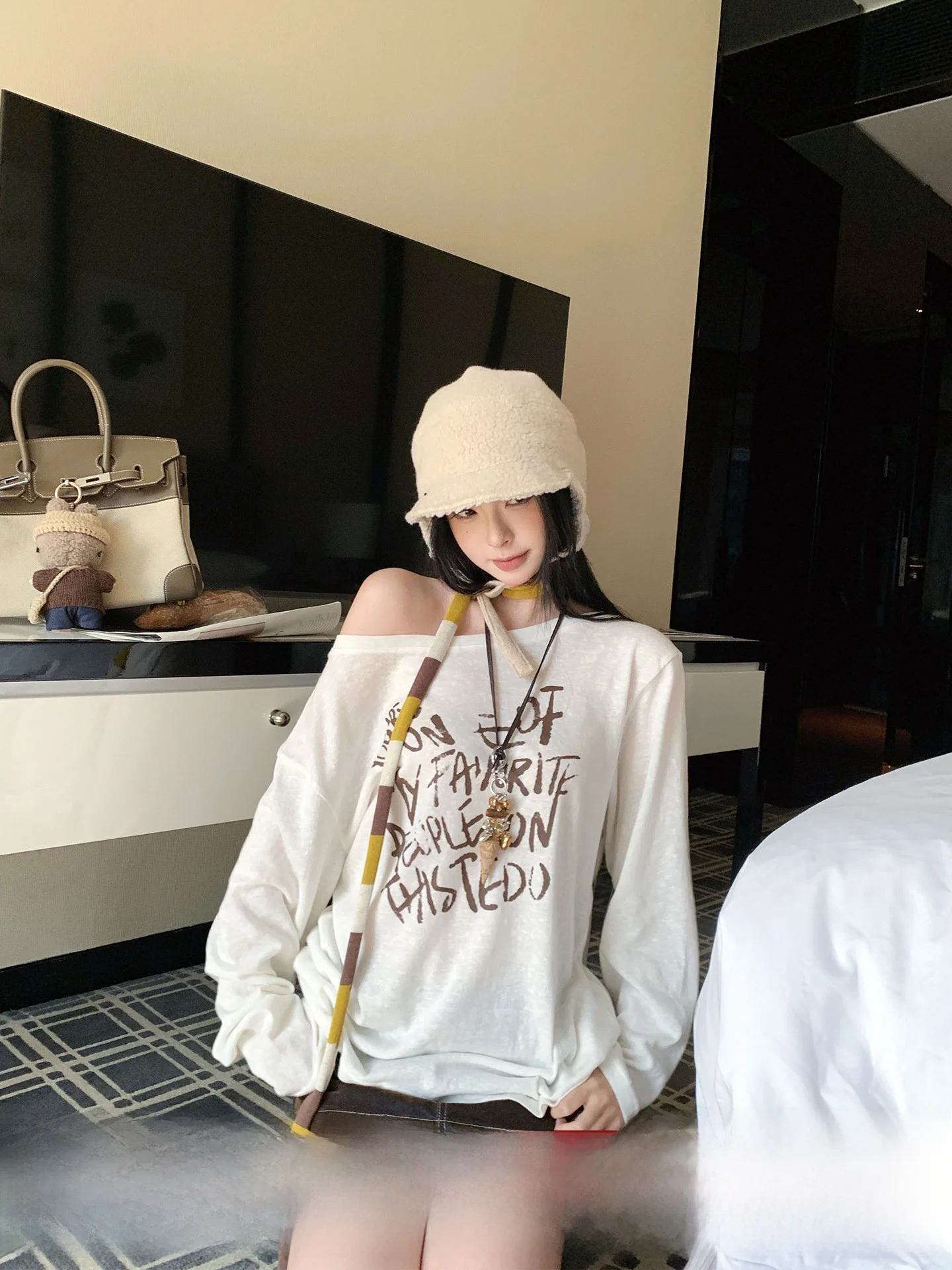 

Мягкий осенний свободный топ Okaaay с буквенным принтом, в корейском стиле, с открытыми плечами, с длинными рукавами, для женщин