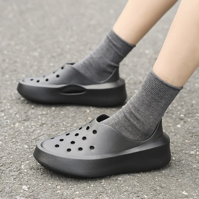 Popular men's hole shoes new summer wear hollow beach shoes breathable sports shoes couple women's shoes
