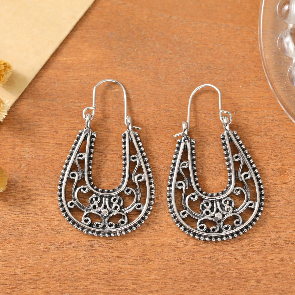 National style hollow U-shaped waterdrop filigree ladies' pendant earrings are suitable for vacation and casual wear.