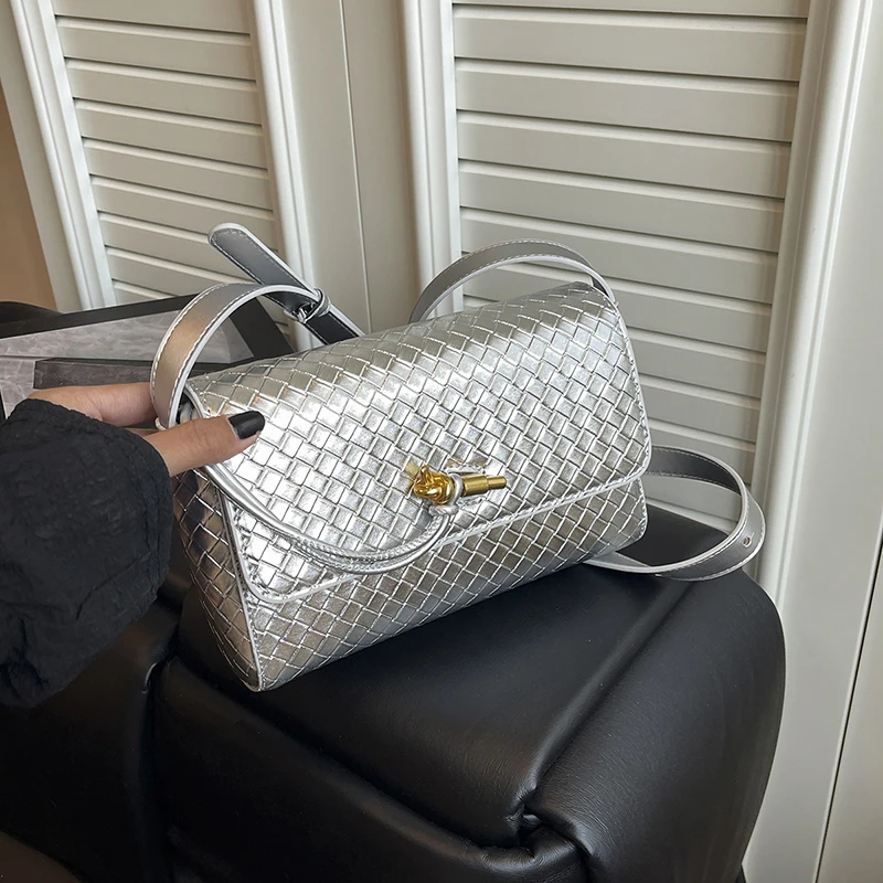 

Popular Classic Leather Crossbody Bag For Women Messenger - Shoulder Bag With Spacious Interior Elegant