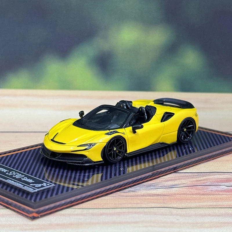 U2 1:64 SF90 Spider Novitec Rosso Yellow Model Car