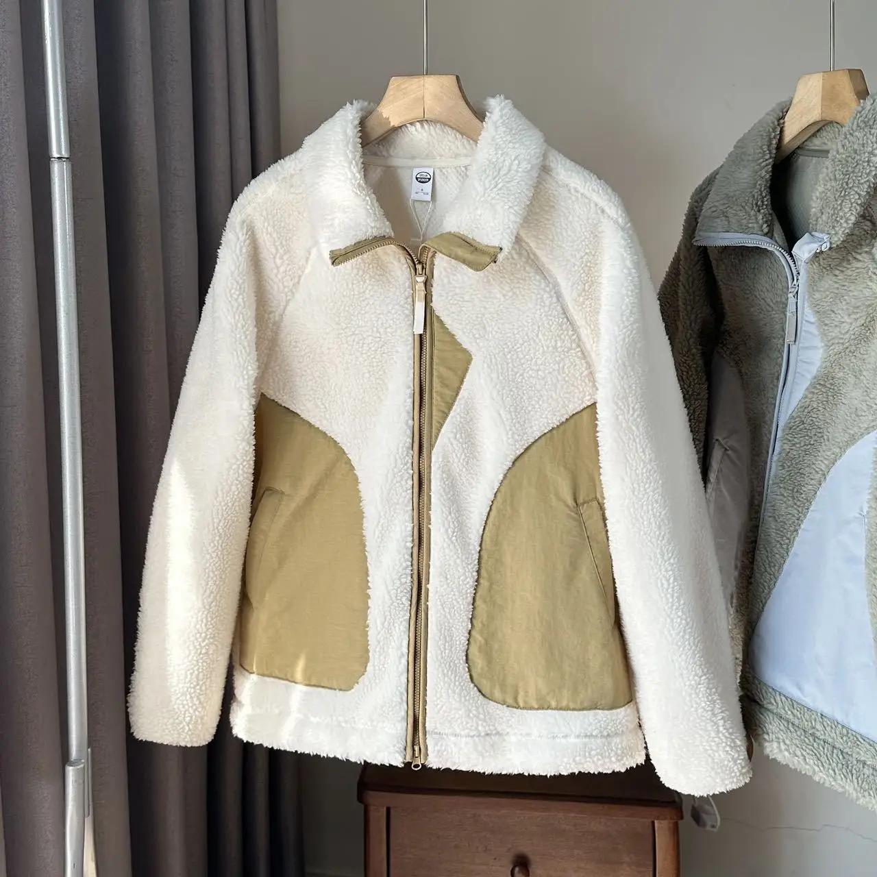 

Цветное пальто из искусственного флиса ягненка с воротником-стойкой, осенне-зимняя модная универсальная новая стильная куртка на молнии для женщин