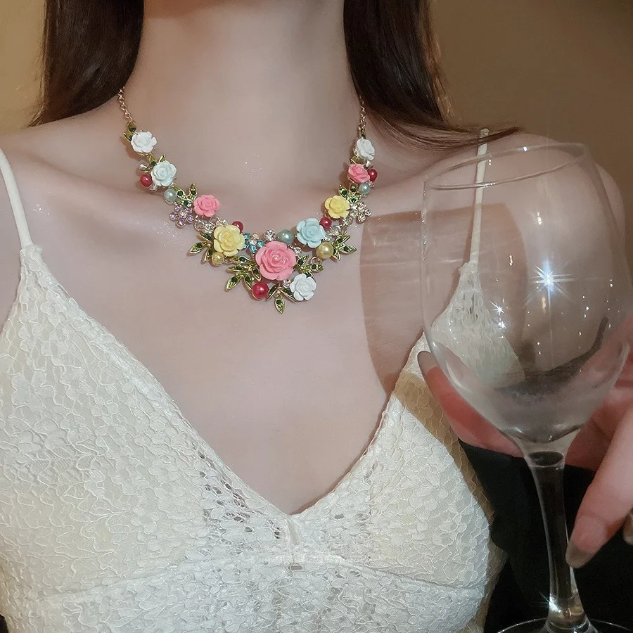 Nature Inspired Crystal Flower Leaf Pearl Necklace for Women Elegant Sweet Collarbone Chain Sophisticated Fashion