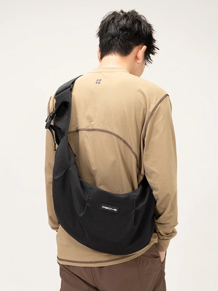 

ABOYS Large Capacity Sports Crossbody Bag Men's Trendy Commuter Cycling Waterproof Horn Bag Single Shoulder Dumpling Bag for ...