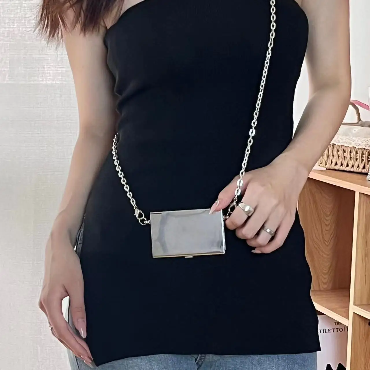 024 New Card Bag for Women Metal Business Card Clip Chain Small Hanging Bags Accessories Crossbody Bag Cute Shoulder Bag