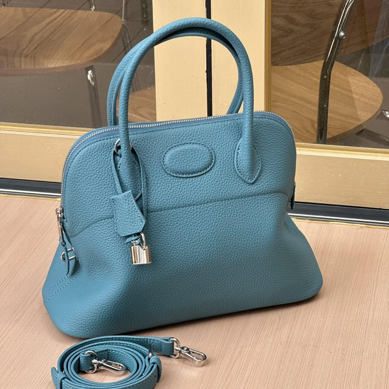 

2025 New Leather Women's Bag First-layer Cowhide Shell Bag Bora Large-capacity Bowling Shoulder Handbag