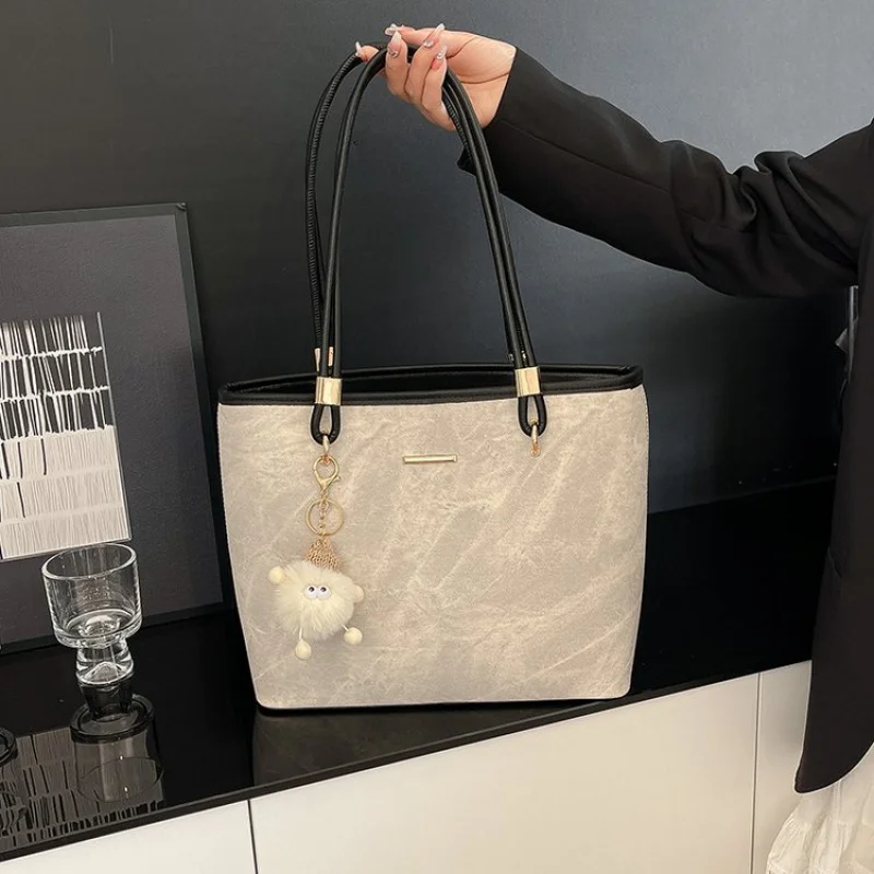 

Trendy Crossbody Bag Women Fashionable Design With Logo Casual Vintage Style Paris Chic Everyday Luxury