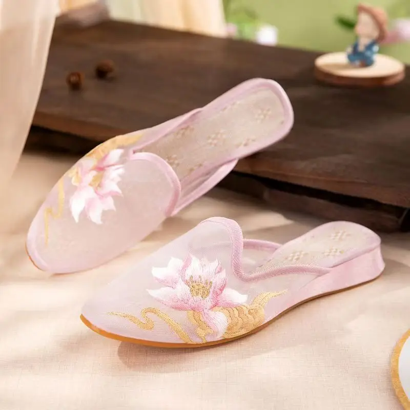

2024 New Women's Summer Flat Sole Mesh Embroidered Slipper Soft Sole Pointed Toe Ethnic Style Home Slippers Retro Slippers
