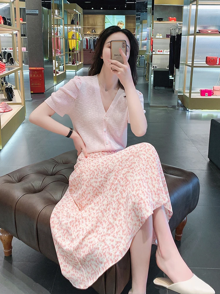 Fashionable Women's Summer Outfit 2026 V-Neck Floral Print Dress Chiffon Two-Piece Set Waist-Cinching Slimming Effect