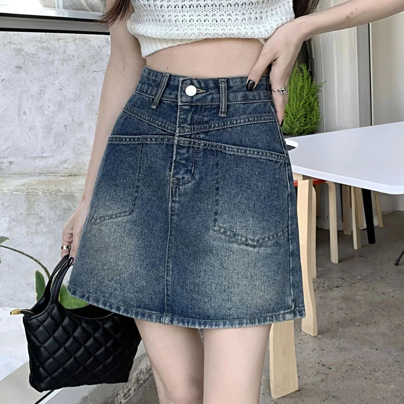 تنورة نصف الجسم من قماش الدنيم على شكل حرف A من Hot Girl. تنورة مرقعة من قماش الدنيم بتصميم جيب مقسم عالي الخصر لأزياء الصيف النسائية