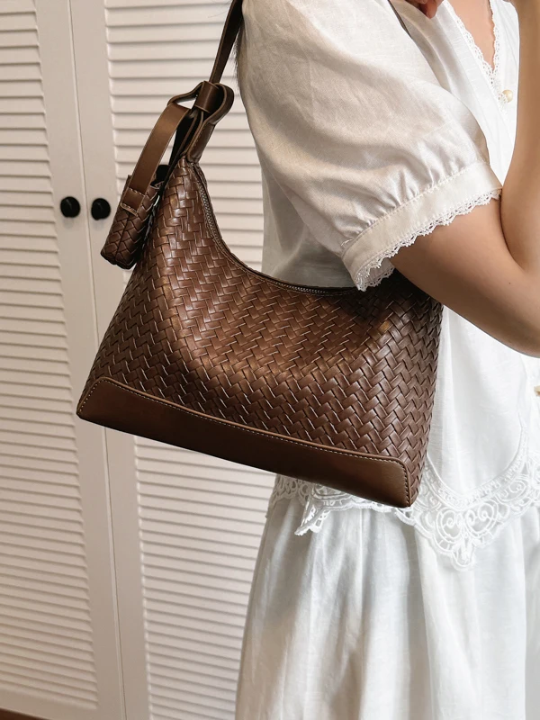 Elegant Woven Pattern Women's Shoulder Bag Stylish Versatile Handheld Crossbody Bag Premium Feel Underarm Bag for Commuting