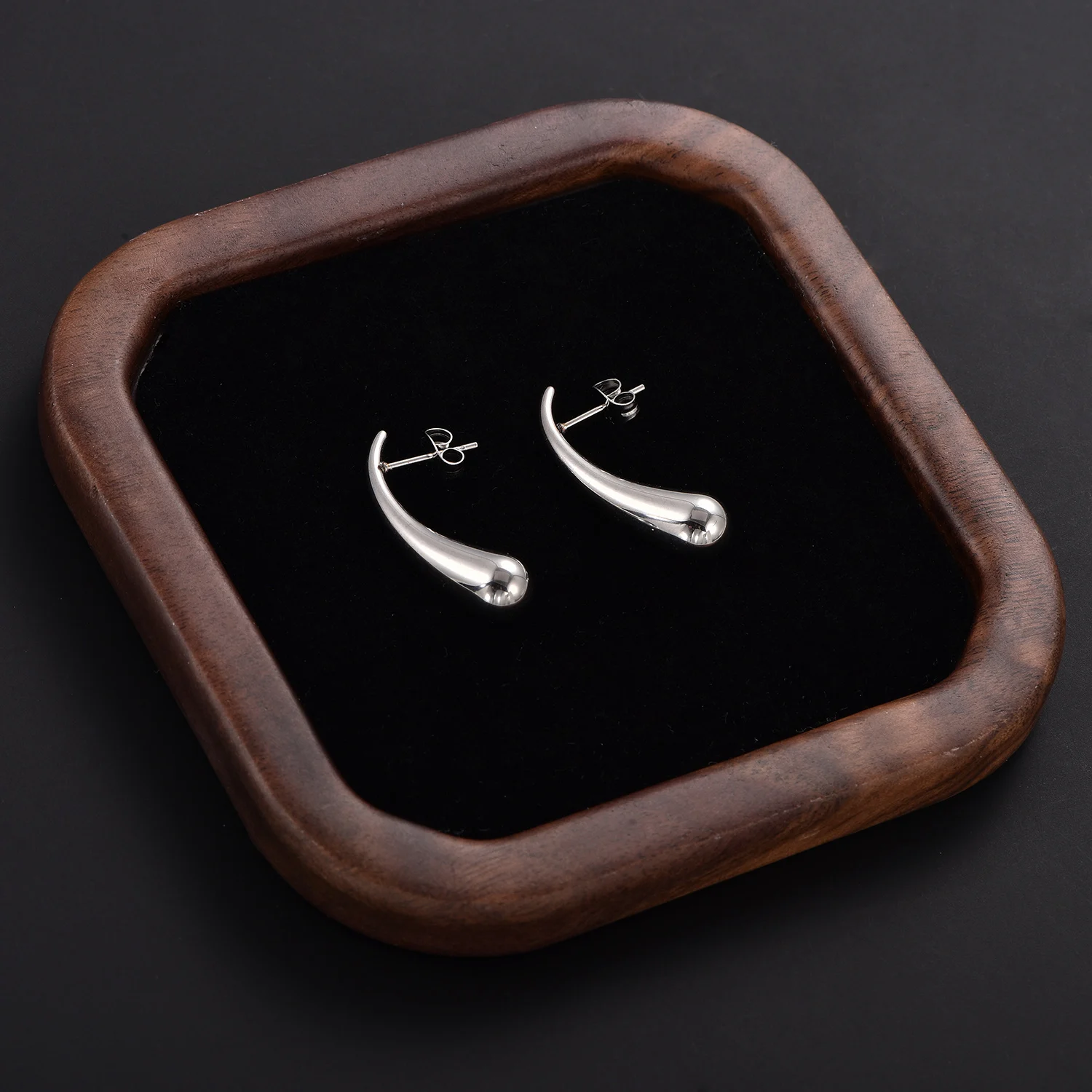 2 Stück Wassertropfen-Ohrstecker aus Edelstahl, Tropfenform, hohl, goldfarben, wasserdicht, Charm-Schmuck für Frauen – Detail 3