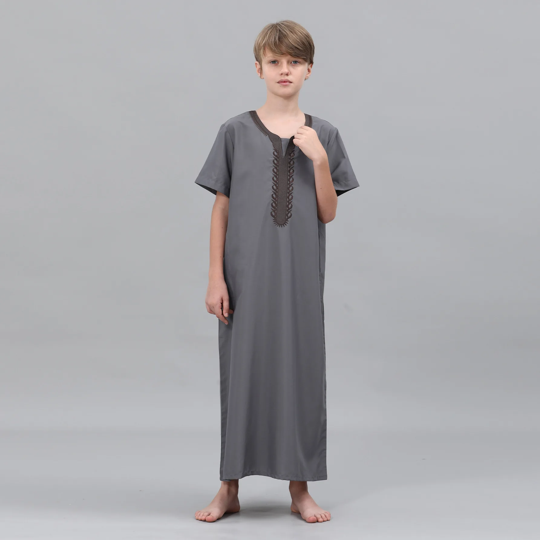 

Kids Boy Jubba Thobe Short Sleeve Kaftan Dubai Abaya Embroidery Muslim Dress Robe Daffah Dishdasha Islam Traditional Clothing