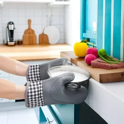 Silicone Insulated Oven Gloves Anti Slip Thickened Gloves High-Temperature Resistant Kitchen Anti Scalding Device Accessories