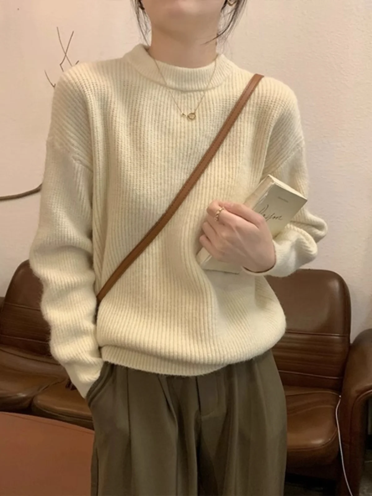 

Chic Knitted Sweater Women's Inner Wear Milk Apricot Korean Sle Autumn Winter Faionable Top Soft Cozy Overhead Sweater